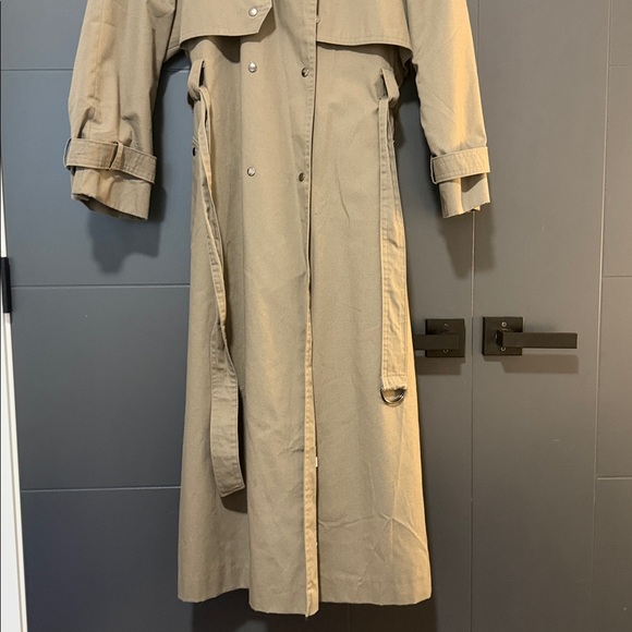 Classic Tan Trench Coat - Picture 2 of 3